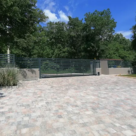 Apartment Villa Vinoselo - Gruene Oase Mit Wellness Vizinada