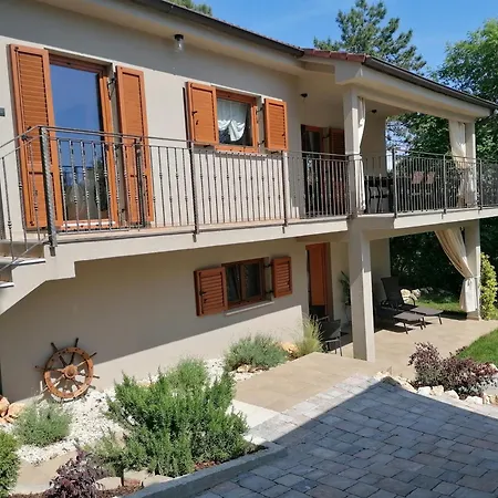Villa Vinoselo - Gruene Oase Mit Wellness *